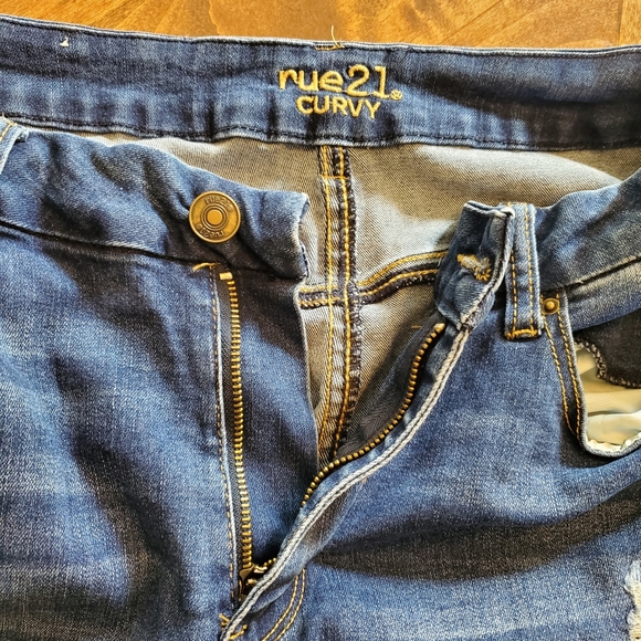 RUE 21 CURVY Mid-Rise Ankle Distressed Jeggings - Picture 11 of 16